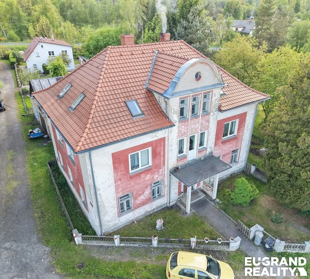 Prodej rodinného domu 300 m², pozemek 1015 m²